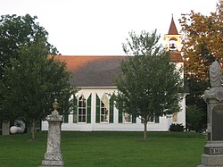 Polandia dan Gereja Presbiterian Cemetery.jpg