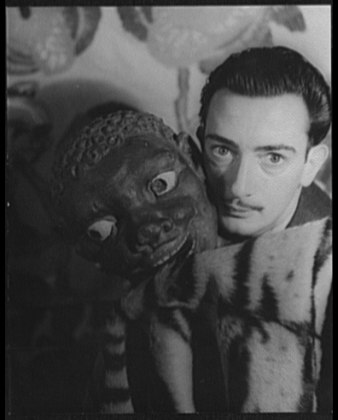 File:Portrait of Salvador Dali with carved black head adjacent to his face LCCN2004662767.tif