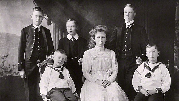 Prince George (far right) with his siblings in 1912