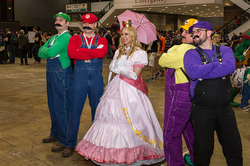 File:Princess peach and her Mario-Wario group - C2E2 2015 (17095829858).jpg