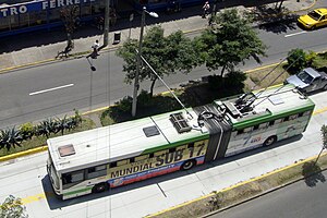 Зчленований тролейбус на виділені смузі