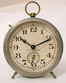 Réveil Bayard de type Sonnefor, collection du musée de l'horlogerie de saint-Nicolas d'Aliermont.jpg
