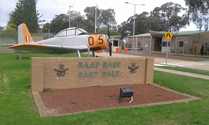 File:RAAF Base East Sale Winjeel.jpg