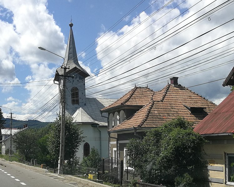 File:RO SV Bucsoaia roman catholic church 1.jpg