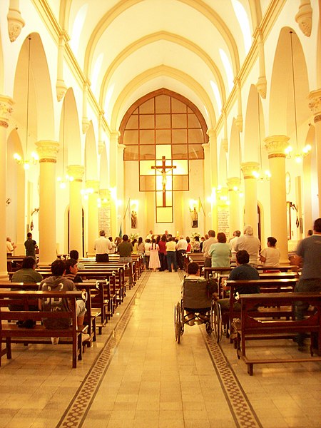 File:Ramallo parroquia inside.jpg