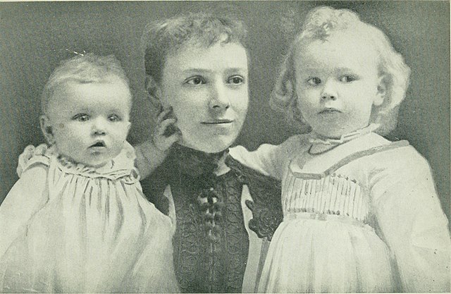 Helen Taft with her two elder children (1892)