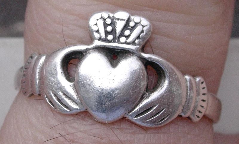 File:Ring-of-claddagh.jpg