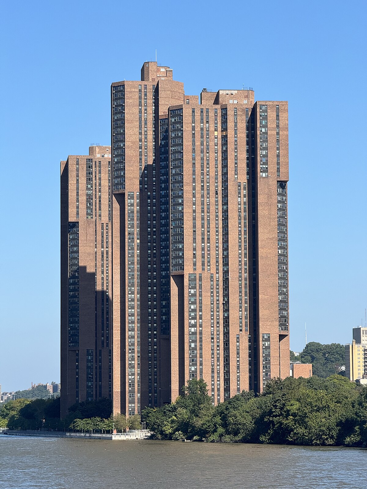 River Park Towers - Wikipedia