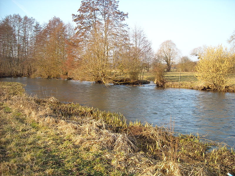 File:Rivière l'avre à Muzy.JPG