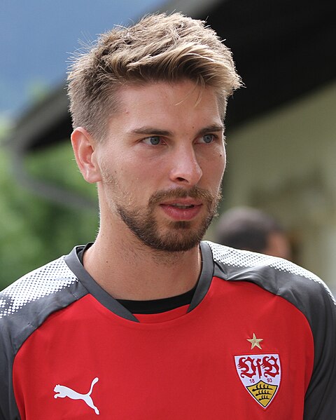 File:Ron-Robert Zieler.jpg