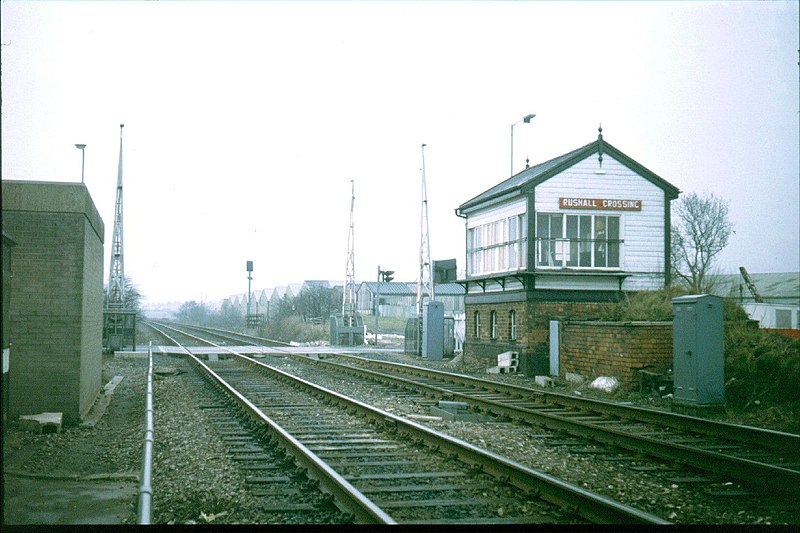 File:Rushall Crossing - geograph.org.uk - 2155053.jpg