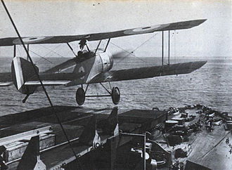 The Sopwith Pup of Flight Commander Rutland takes off from a platform on the forward gun turret of HMS Yarmouth, June 1917. Rutland-yarmouth.jpg