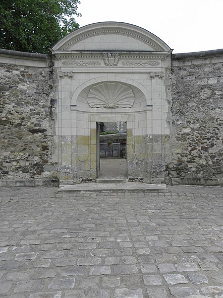 File:Saint-Florent-le-Vieil (49) Abbatiale Extérieur 08.JPG