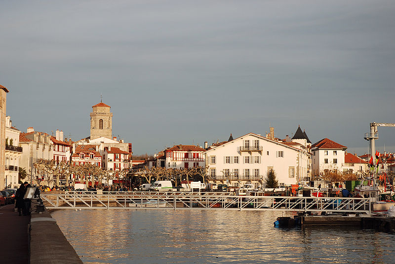 File:Saint Jean de Luz Port Eglise.jpg