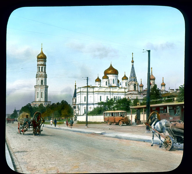 File:Saint Petersburg. Moskovsky Avenue view of street, with Novodevichy Convent.jpg