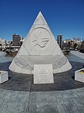 Miniatuur voor Bestand:Sakurabashi Bridge western cranes monument.jpg