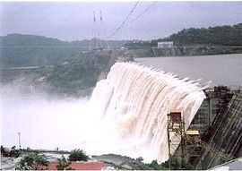 Sardar Sarovar Dam partially completed.JPG