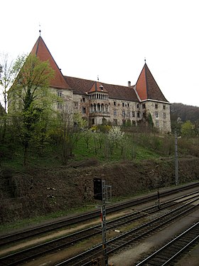 Zamak Spielfeld i željeznička pruga