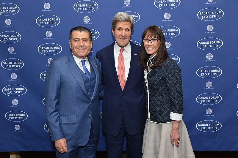 File:Secretary Kerry, Chairman Saban, and Senior Fellow Rubin Pose for a Photo (11277432534).jpg