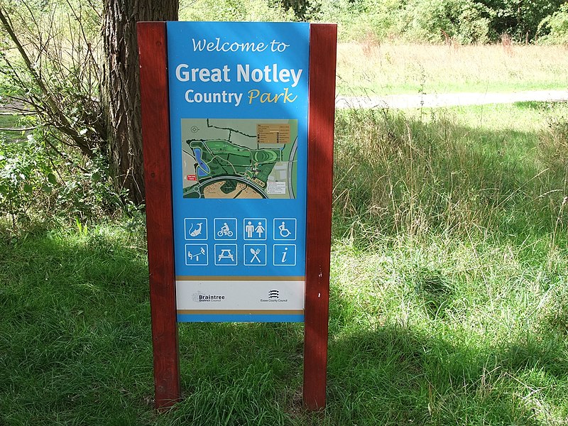 File:Sign at entrance to Great Notley Country Park - geograph.org.uk - 2041780.jpg