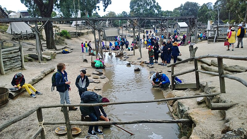 File:Sovereign Hill 08 - Gold Panning 3.jpg