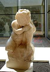 statuette d'Amour assis de Sousse