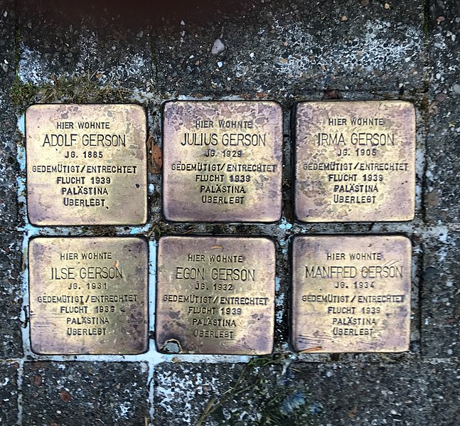 File:Stolpersteine - stumbling stones VEC Fuechtelerstr 2022.jpg