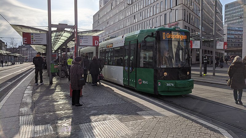 File:Straßenbahn Bremen 10 3074 Hauptbahnhof 2003070952.jpg