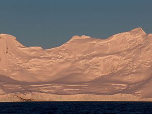 View from the Bransfield Strait to the Strandscha Glacier (in the background: Spartacus Peak (left), Yavorov Peak (center), Elena Peak (right))