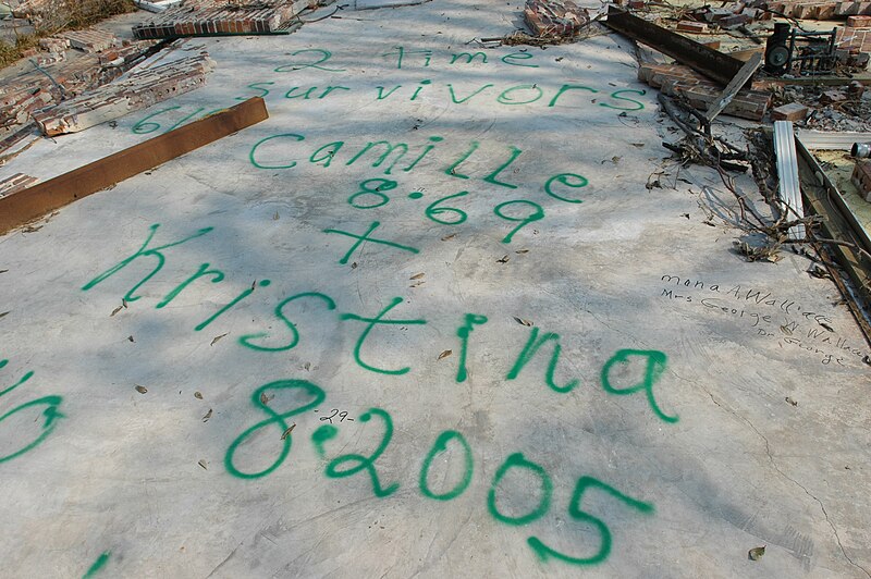 File:Survivors of hurricane Katrina leave a message for visitors on the floor of their destroyed house in Biloxi 14600.jpg