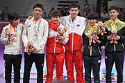 Deutsch: Tischtennis bei den Olympischen Jugendspielen 2018; Tag 9, 15. Oktober 2018; Mixed Medaillenzeremonie - Gold: Yingsha Sun & Wang Chuqin (CHN), Silber: Miu Hirano & Tomokazu Harimoto (JPN), Bronze: Su Pei-ling & Lin Yun-ju (TPE)); Medaillen-Verleiher: IOC member Ryu Seung-minu (KOR), Maskottchen-Verleiher: ITTF Vice-Presiden Nestor Tenca (ARG) English: Table tennis at the 2018 Summer Youth Olympics at 15 October 2018 – Mixed Medal Ceremony - Gold: Yingsha Sun & Wang Chuqin (CHN), Silver: Miu Hirano & Tomokazu Harimoto (JPN), Bronze: Su Pei-ling & Lin Yun-ju (TPE)); Medal presenter: IOC member Ryu Seung-minu (KOR), Mascot presenter: ITTF Vice-Presiden Nestor Tenca (ARG)