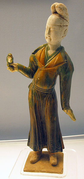 File:Tang-PolychromeGlazedFigurineOfWomanWithParrot-ShanghaiMuseum-May27-08.jpg