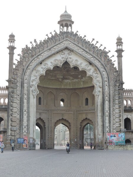 File:The Rumi Gate near Bada Imambara, Lucknow 06.jpg