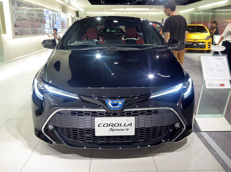 File:The frontview of Toyota COROLLA Sport HYBRID G"Z" (6AA-ZWE211H-BHXNB-Z).jpg