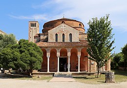 Torcello, Santa Fosca, Außen 01.jpg