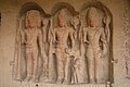 Тримурти (һулдан уңға: Браһма, Вишну, Шива), Эллоры мәмерйәһенән скульптура