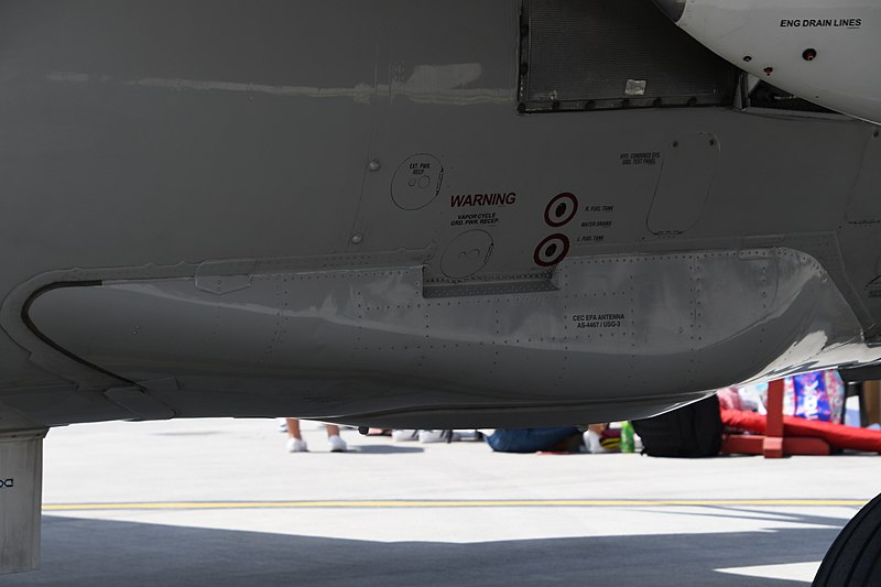 File:U.S.NAVY E-2D Advanced Hawkeye(168991) of VAW-125 USG-3B CEC antenna(AS-4467) right rear view at MCAS Iwakuni May 5, 2018.jpg