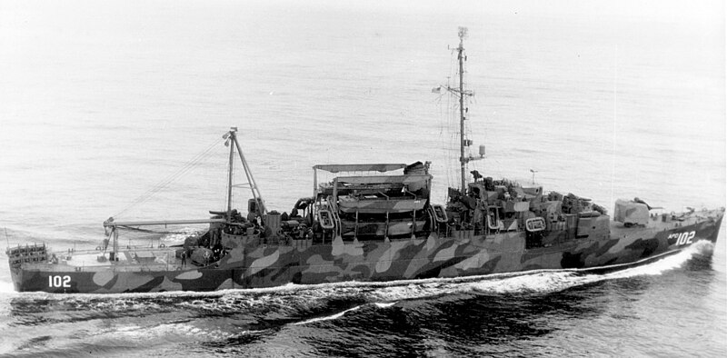 File:USS Rednour (APD-102) underway in the Atlantic Ocean on 20 February 1945 (80-G-384565).jpg