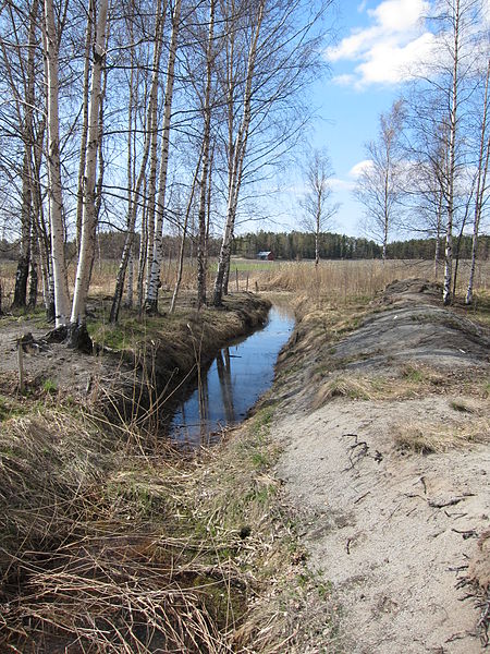 File:Vaarjoki, Hakapellon hautausmaan kohdalla, Naantali, 5.5.2011.JPG