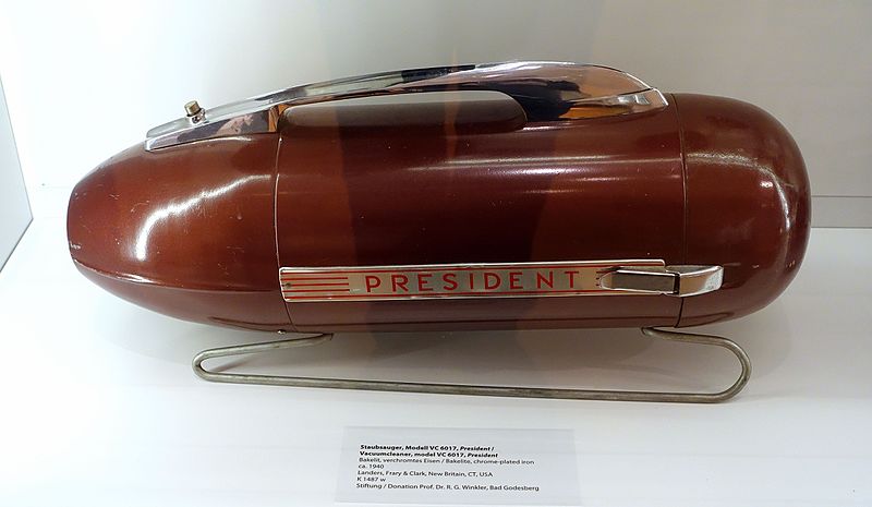 File:Vacuum cleaner, Model VC 6017, President, Landers, Frary & Clark, New Britain, CT, c. 1940, bakelite, chrome-plated iron - Museum für Angewandte Kunst Köln - Cologne, Germany - DSC09527.jpg