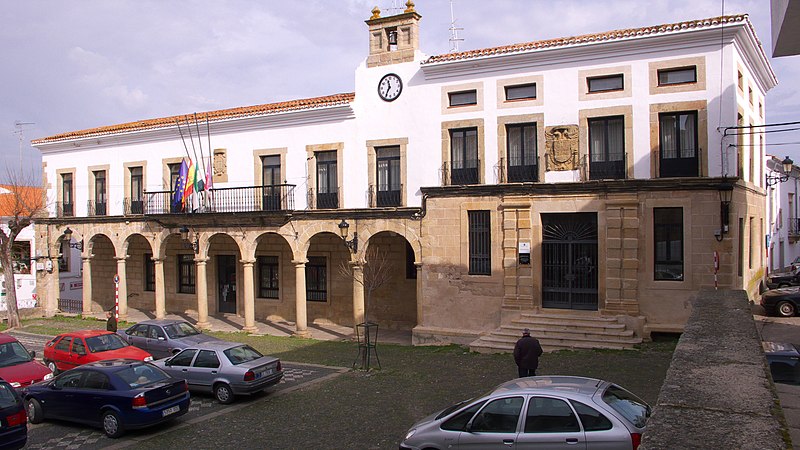 File:Valencia de Alcántara. Ayuntamiento.jpg