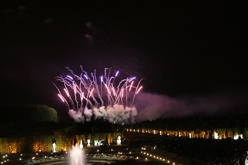 File:Versailles-Été 2010─Les grandes eaux nocturnes─58.jpg