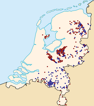 Dissemination of tumuli in the Netherlands; in red "regular" tumuli, in blue urn fields[60]