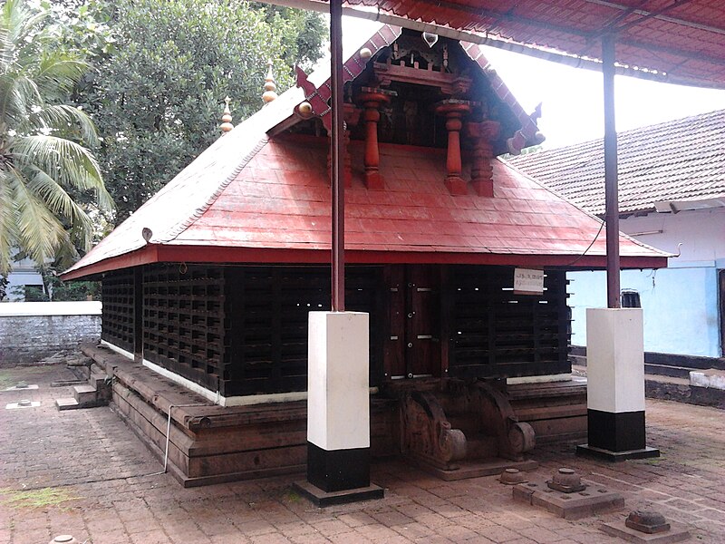 File:Vettaikkaran temple Kottakkal 2.jpg