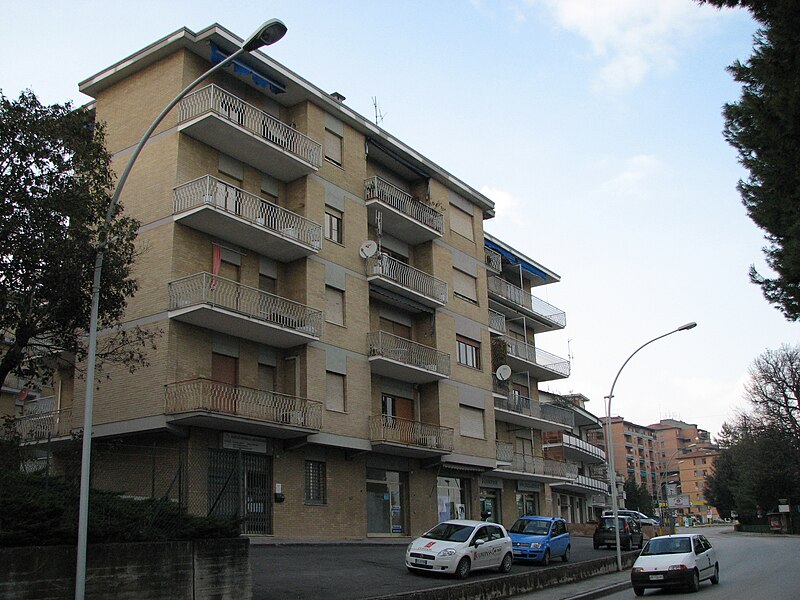 File:Via Roma Macerata Italy 2010 c.jpg