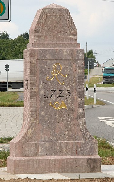 File:Viertelmeilenstein Roehrsdorf1.jpg