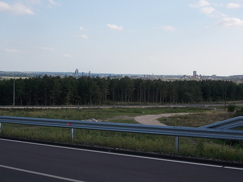 File:View from Pétfürdő-Várpalota Bridge toward Pétfürdő east, 2017 Várpalota.jpg