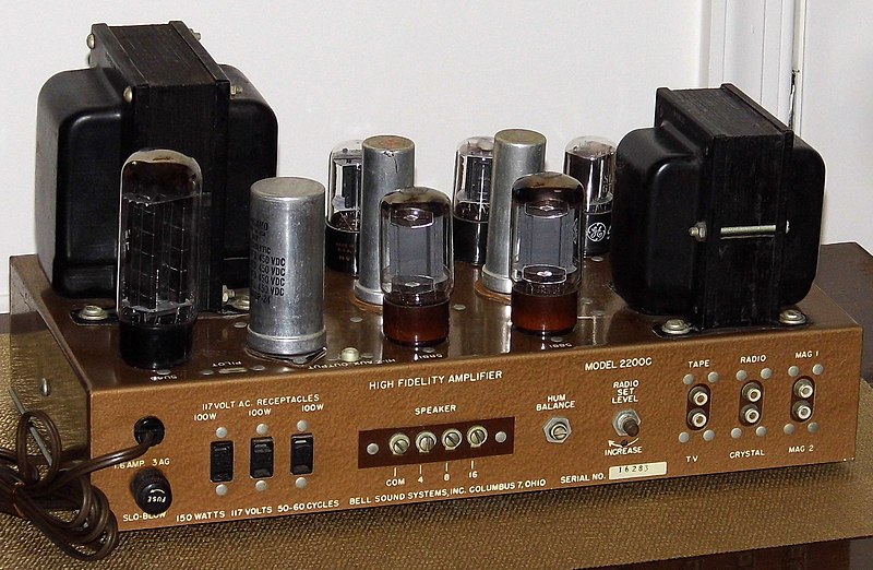 File:Vintage Bell High Fidelity 20 Watt Amplifier (Rear View), Model 2200C, 7 Vacuum Tubes, Made In USA, Circa 1956 (23504629838).jpg