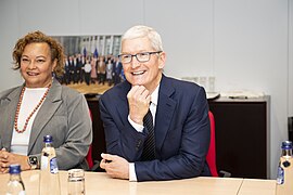 Visit of Tim Cook to the European Commission - P061886-199877.jpg