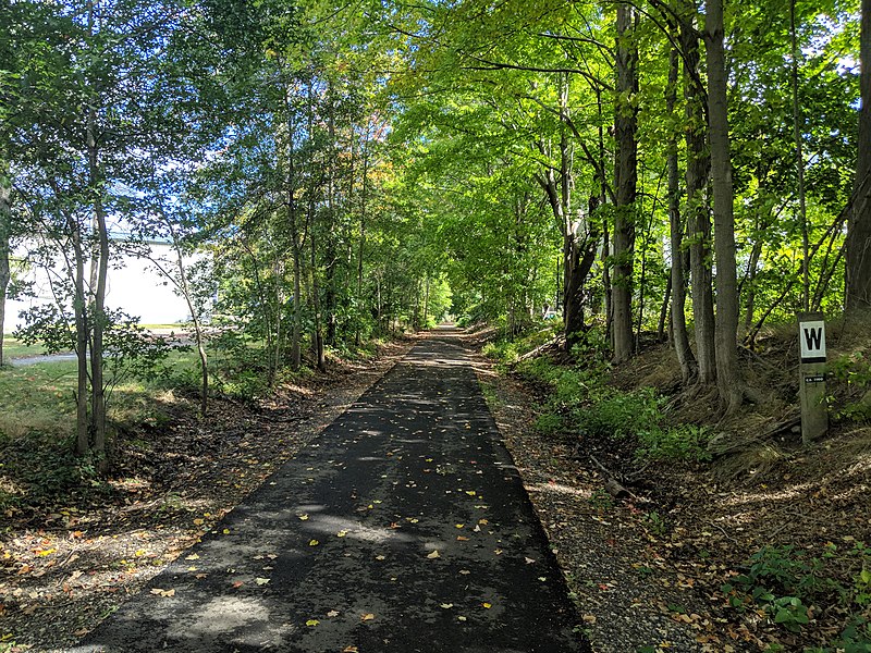 File:W, Hanover Branch Rail Trail, Rockland MA.jpg